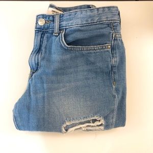 Forever 21 distressed denim boyfriend jeans